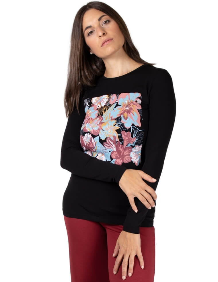 T-Shirt donna &quot;Matri&quot; in fibra di eucalipto nera con stampa floreale
