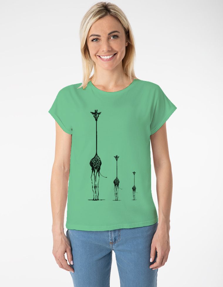 Laura Eucalyptus Fibre T-Shirt - grün mit drei Giraffen