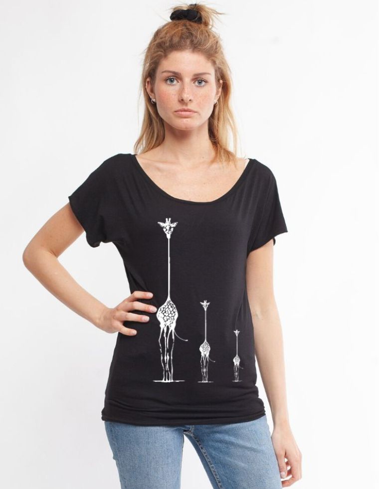 T-shirt Elisabeth in Fibra di Eucalipto - nera con tre giraffe