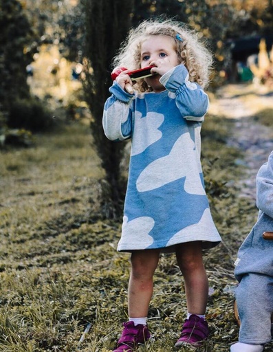 [BGDR009-013NUV-FW22] Sofoy Kleid aus Bio-Baumwolle - hellblau gemustert mit Wölkchen
